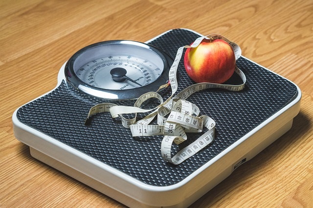 Many people are afraid of "The Scale", the dreaded bathroom scale.  It holds the keys to happiness for many of us! The Healthy Diet Habit is to weigh weekly, and claim a 4 to 5 pound weight range.