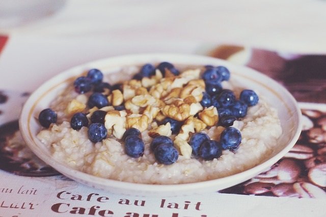Healthy Breakfast Ideas from Healthy Diet Habits. Pictured: Oatmeal with blueberries and walnuts.