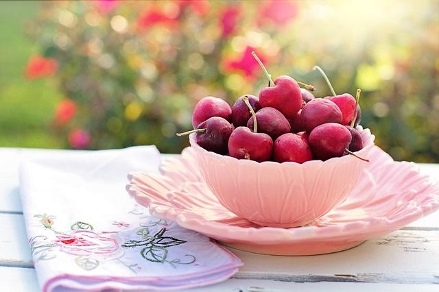 Weight Loss Problems - Info/Tips from Healthy Diet Habits.  Pictured: Bowl of Cherries