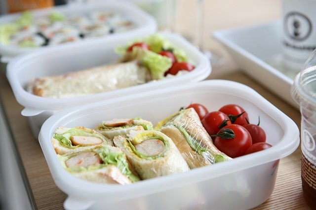 Developing healthy brown bag lunch choices is a lifestyle solution that will help you keep your weight under control, rather than eating unhealthy fast food every day!! Developing healthy brown bag lunch choices is a lifestyle solution that will help you keep your weight under control, rather than eating unhealthy fast food every day!!